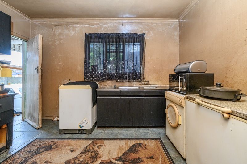 7 Bedroom Property for Sale in Algoa Park Eastern Cape